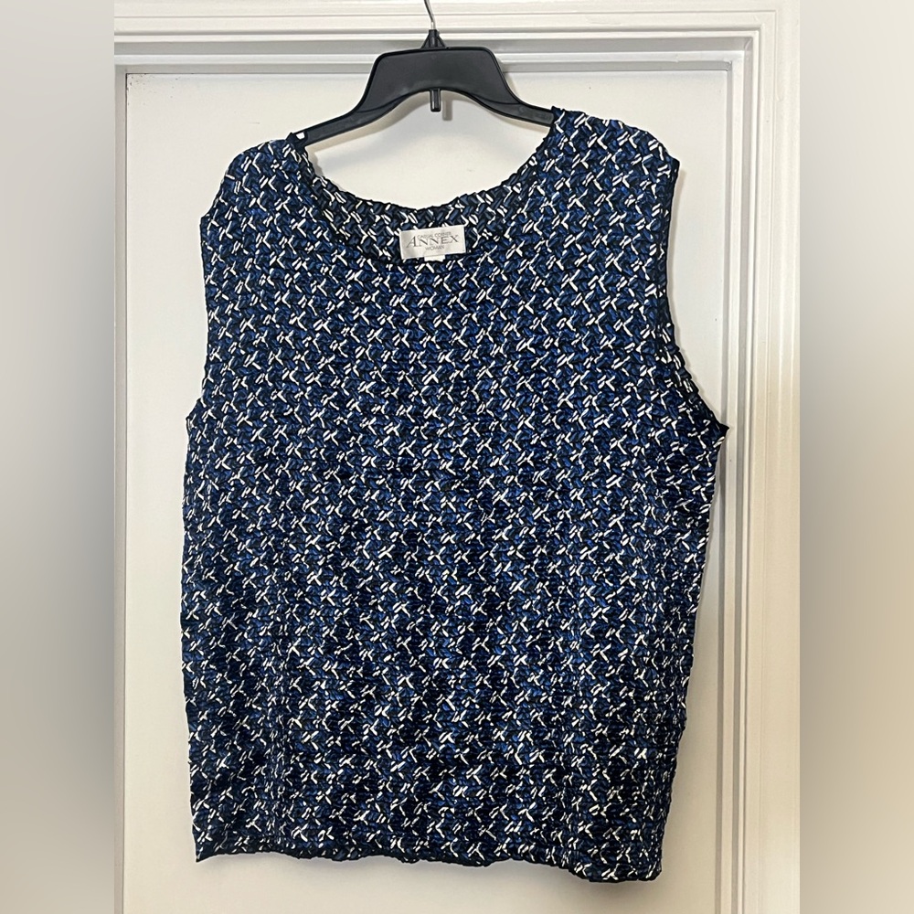casual Corner Blue and White Patterned Blouse Size: 2X